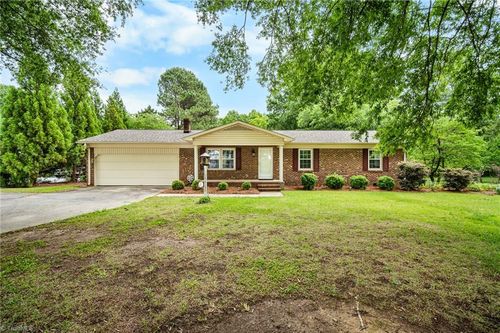 1821 Youngs Mill Rd, Greensboro, NC, 27406-9060 | Card Image