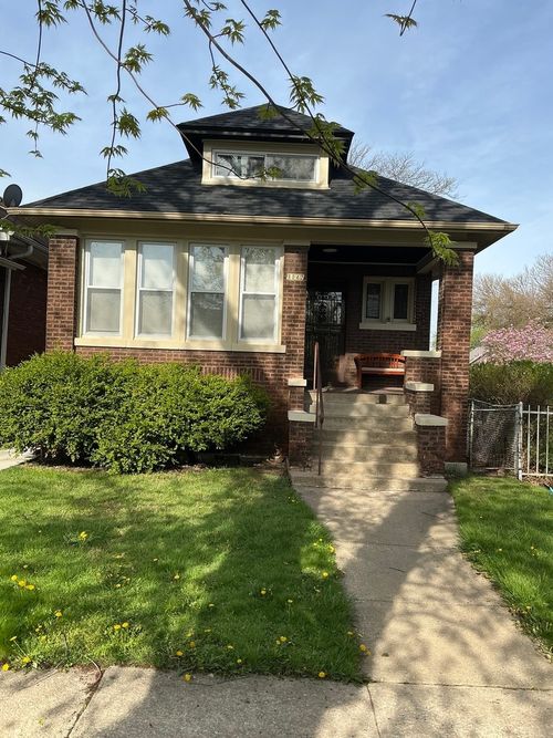 8042 S Bennett Ave, Chicago, IL, 60617-1019 | Card Image