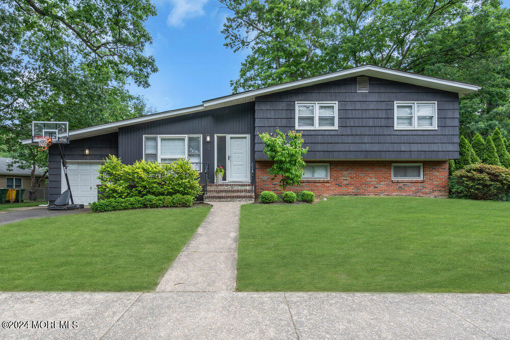 Roselle Ct, Lakewood, NJ 08701