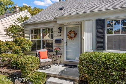 1510 Oakley Rd, Clawson, MI, 48017-1186 | Card Image