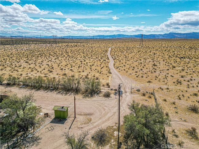 45200 Camelot Drive, House other with 2 bedrooms, 2 bathrooms and 2 parking in Yermo CA | Image 16