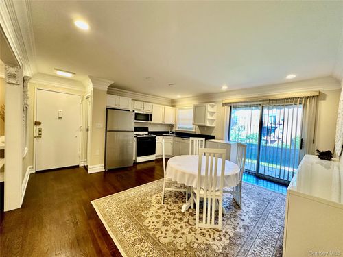8012-2 Oxford Ct, Suffern, NY, 10901-7908 | Card Image