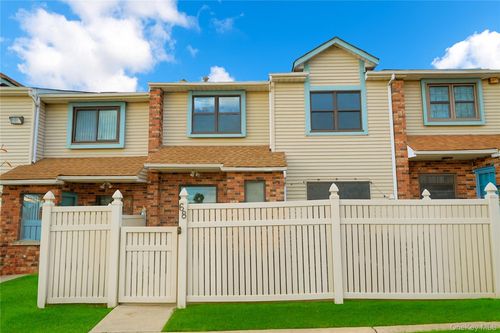 68 Gina Ct, Staten Island, NY, 10314-4993 | Card Image