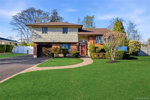 189 Marilynn St, East Islip, NY, 11730-3311 | Card Image