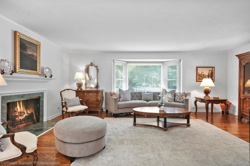 360 Neff Rd, Grosse Pointe, MI, 48230-1645 | Card Image