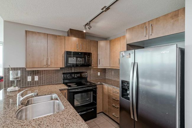 1306 - 210 15 Avenue Se, Home with 2 bedrooms, 2 bathrooms and 1 parking in Calgary AB | Image 3