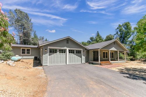 211 Pennsylvania Gulch Rd, Murphys, CA, 95247-9623 | Card Image