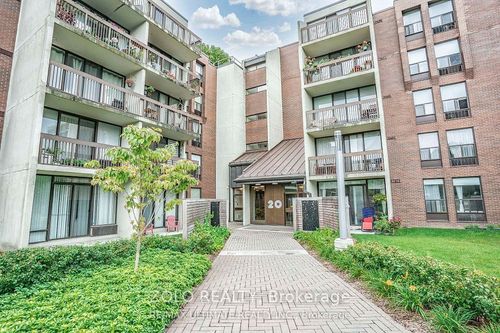 516-20 Fashion Roseway, North York, ON, M2N6B5 | Card Image