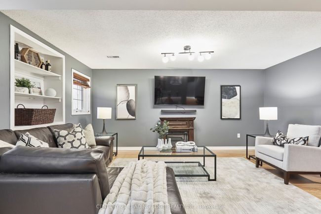 31 Aster Cres, House other with 3 bedrooms, 4 bathrooms and 2 parking in Whitby ON | Image 34