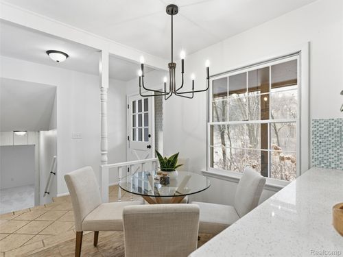 3227 Cairncross Dr, Oakland, MI, 48363-2707 | Card Image