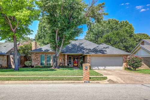 1721 Saxon Dr, Bedford, TX, 76021-3406 | Card Image