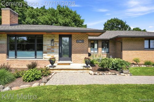 27861 Green Willow St, Farmington Hills, MI, 48331-5631 | Card Image