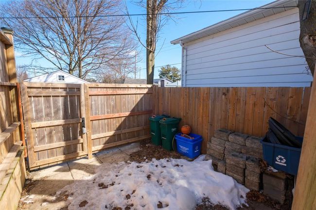 7 7 Th Ave, House other with 2 bedrooms, 1 bathrooms and 3 parking in Kingston ON | Image 5