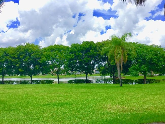107 Sheffield E, Condo with 1 bedrooms, 2 bathrooms and null parking in West Palm Beach FL | Image 75