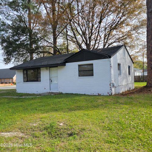 200 S Smith St, Burgaw, NC, 28425-5584 | Card Image