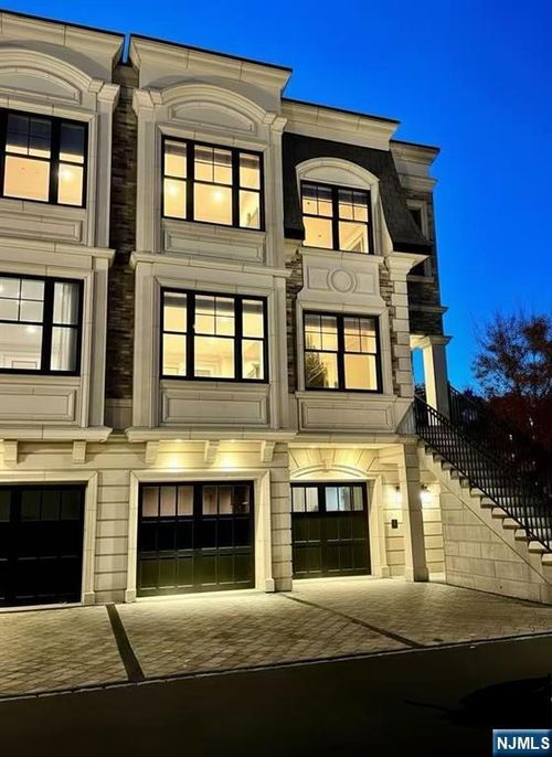 10 Marquis Ct, Edgewater, NJ, 07020-2900 | Card Image