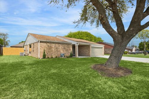 5309 Bramble Ln, Dickinson, TX, 77539-7103 | Card Image