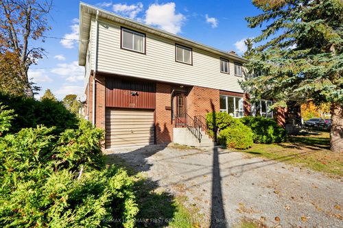 158 Queen St, Cobourg, ON, K9A4T8 | Card Image