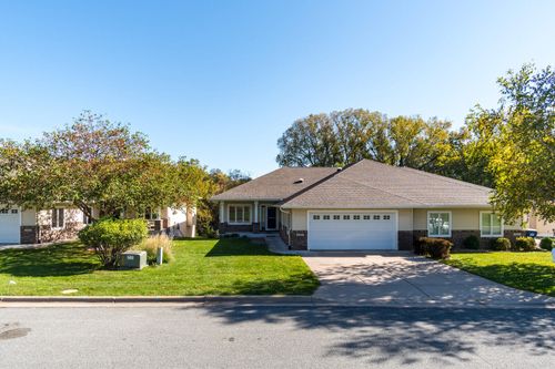 424 French Rd, Onalaska, WI, 54650-8647 | Card Image