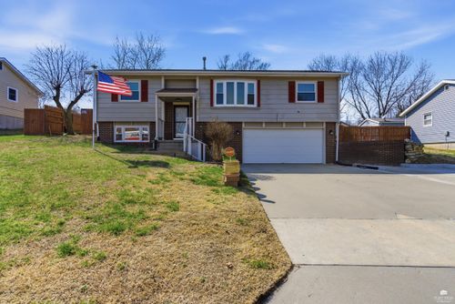 212 Robin Hood Drive, Junction City, KS, 66441 | Card Image