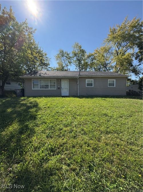 33 Wilmette Ln, Youngstown, OH, 44505-4933 | Card Image