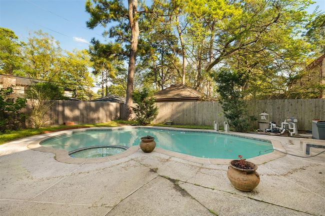 Enjoy a beautiful backyard with a pool! | Image 36
