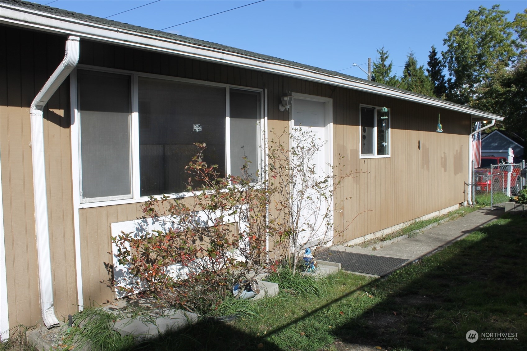 Sawyer St, Tacoma, WA 98418