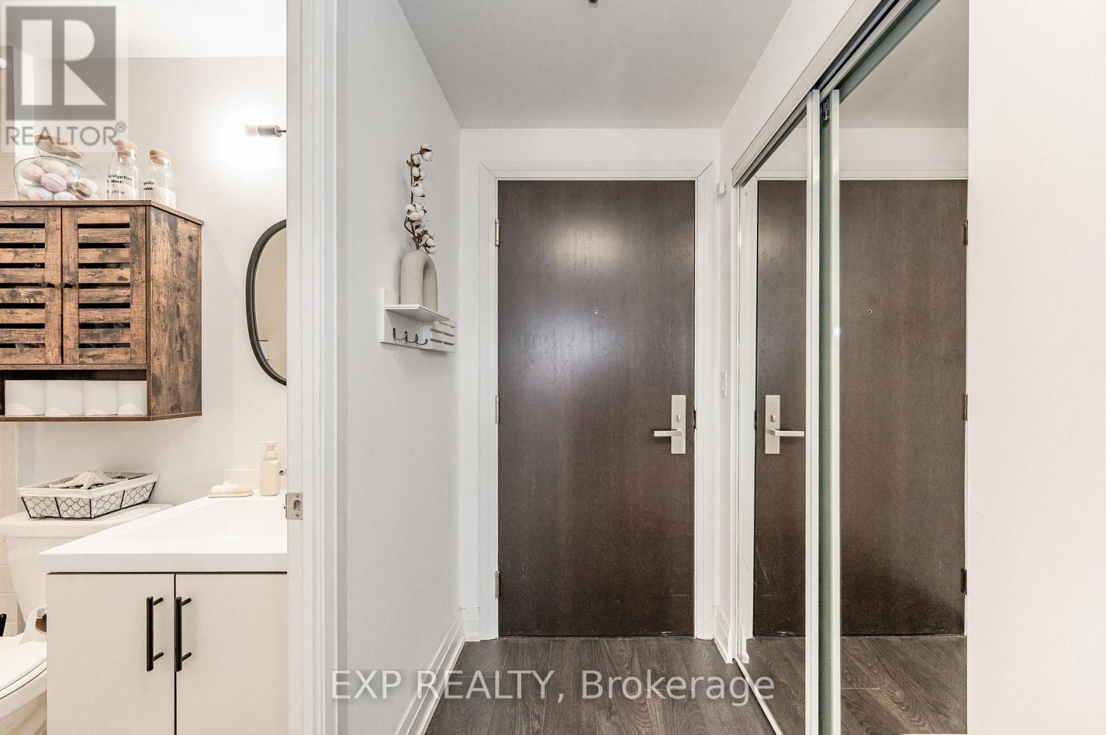 Residential Lease in Oakville (CO Central) 4