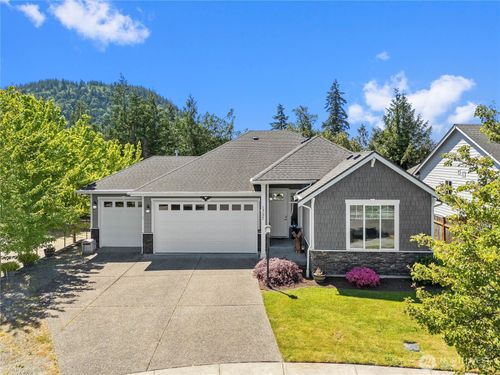 1757 Hillcrest Loop, Mount Vernon, WA, 98274-4571 | Card Image