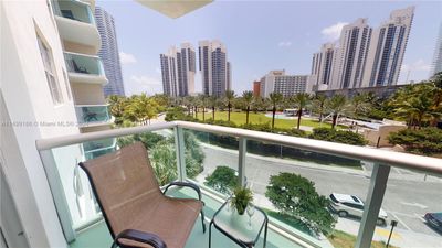 419 - 19370 Collins Ave, Condo with 1 bedrooms, 1 bathrooms and null parking in Sunny Isles Beach FL | Image 2