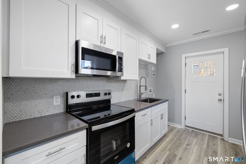 273 High Ridge Dr, Bridgeport, CT, 06606-4913 | Card Image