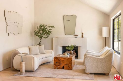 8353 Sunset View Dr, LOS ANGELES, CA, 90069-1517 | Card Image