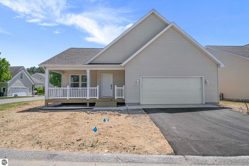 2839 Ruby St, Traverse City, MI, 49684-6100 | Card Image