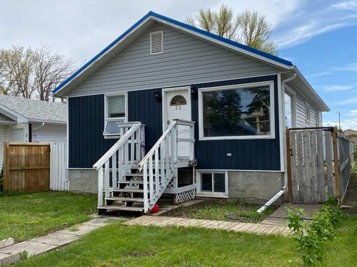 b-23 Pine Ave W, Brooks, AB, T1R0A1 | Card Image