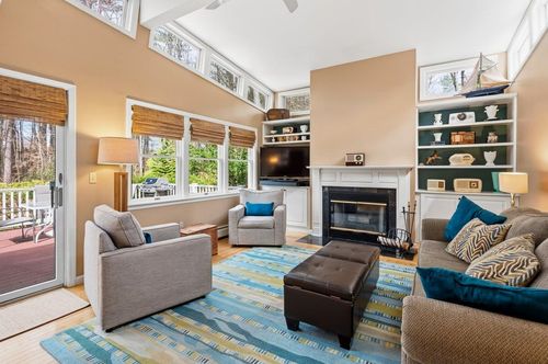 3 Moss Ln, Madbury, NH, 03823-7565 | Card Image