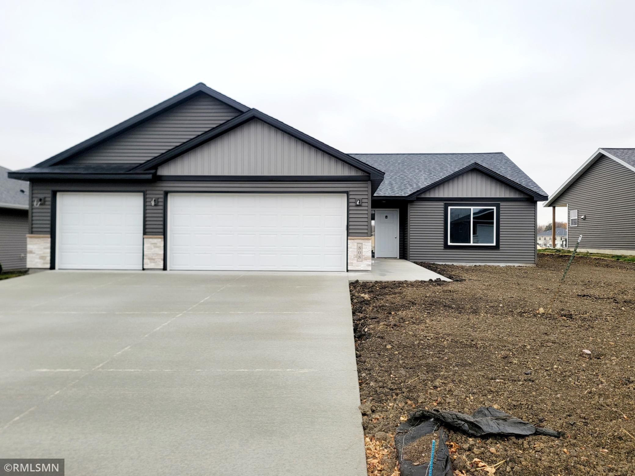 Oakwood Trl, Janesville, MN 56048