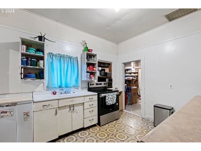 105 N 7 Th St, House other with 2 bedrooms, 1 bathrooms and 1 parking in Creswell OR | Image 6
