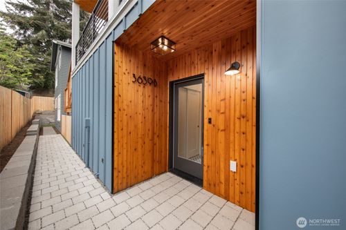b-3639 34th Ave W, Seattle, WA, 98199-1609 | Card Image