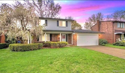 3458 Common Rd, Warren, MI, 48092-3317 | Card Image