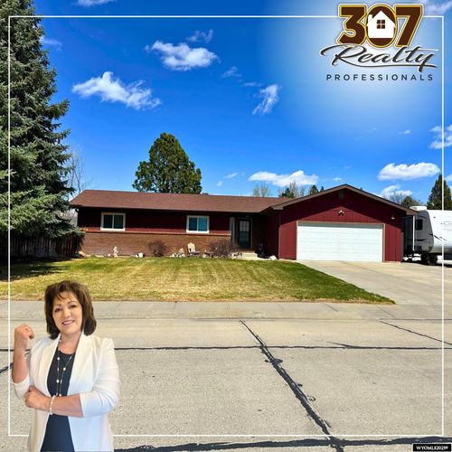 940 24th Ave, Torrington, WY, 82240-2631 | Card Image