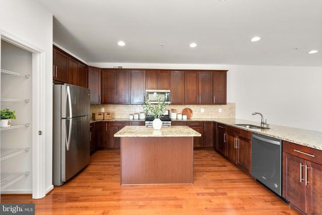 7769 Dagny Way, Townhouse with 4 bedrooms, 4 bathrooms and null parking in ELKRIDGE MD | Image 4