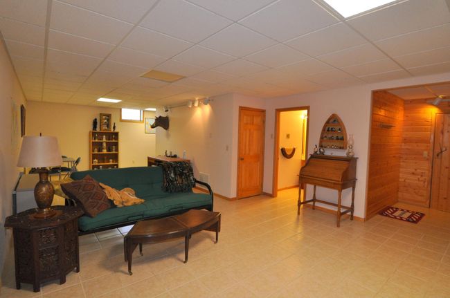 Lower level family room | Image 41