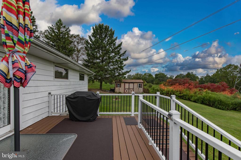 Hokendauqua Dr, Northampton, PA 18067