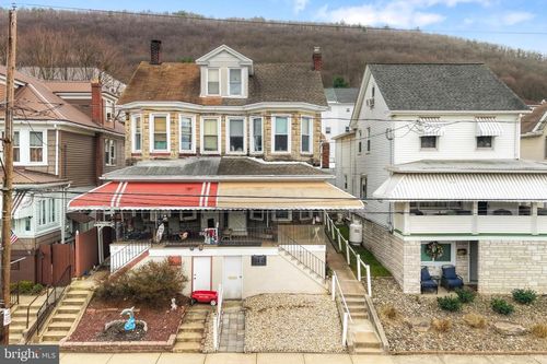 125 E Catawissa St, Nesquehoning, PA, 18240-1613 | Card Image