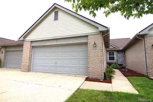 22811 Woodcreek Dr, Taylor, MI, 48180-9322 | Card Image