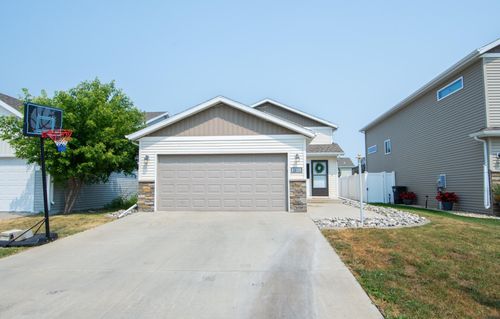 5837 58th Ave S, Fargo, ND, 58104-5705 | Card Image