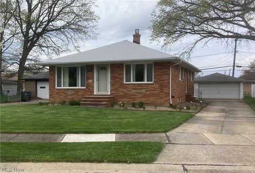 4830 Autumn Ln, Brooklyn, OH, 44144-3151 | Card Image