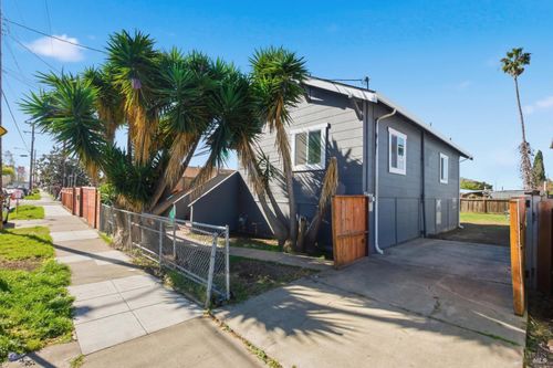 8825 D Street, Oakland, CA, 94621 | Card Image