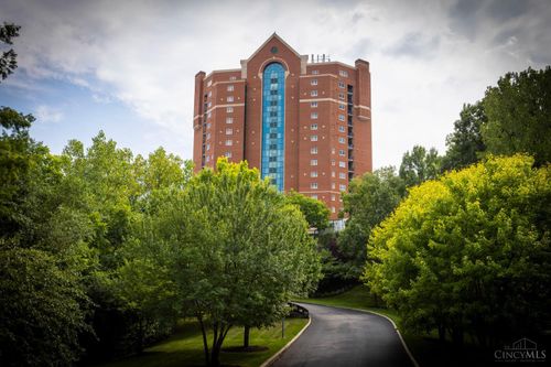 3435 Golden Ave, Cincinnati, OH, 45226-2001 | Card Image