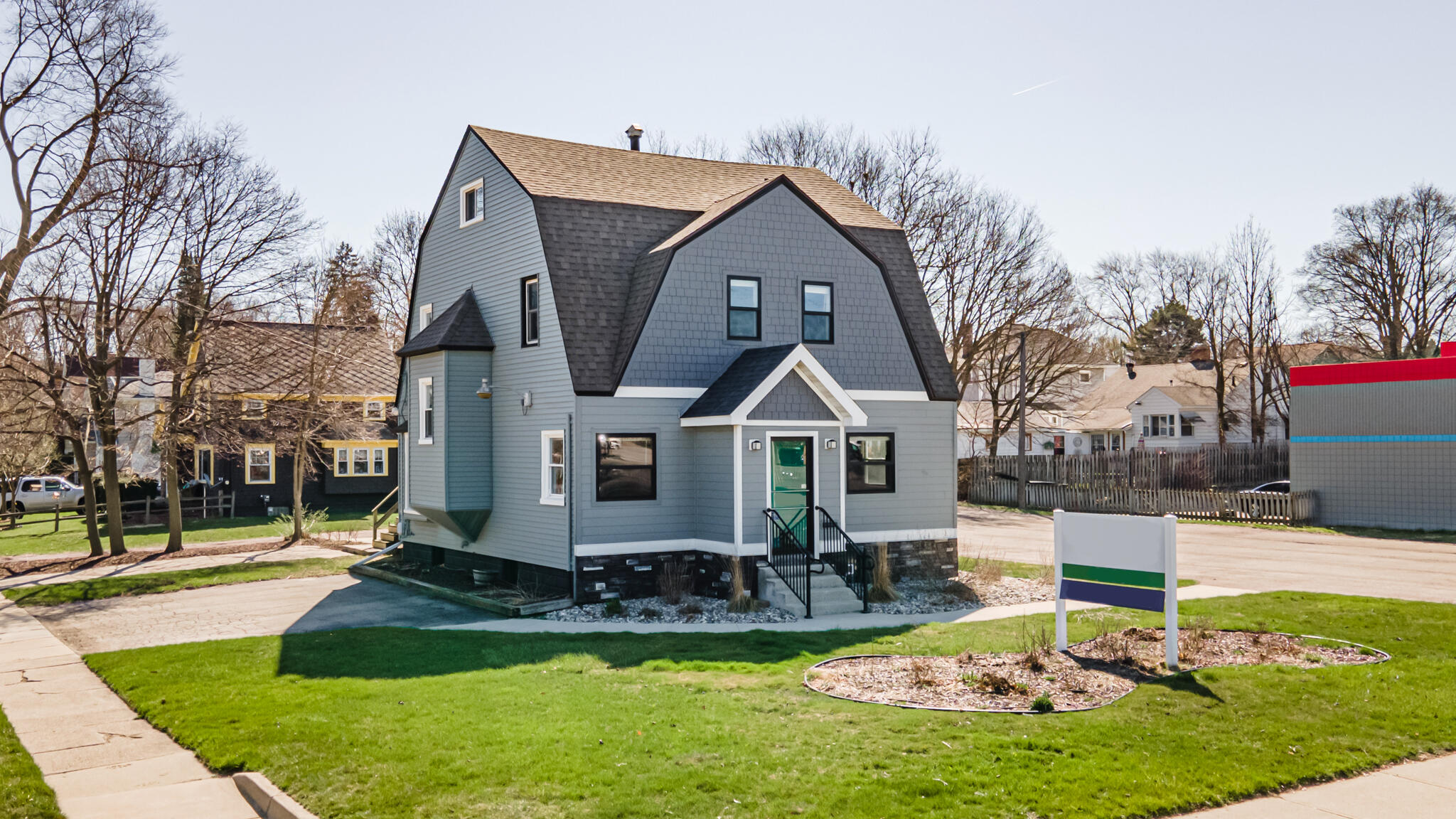 Commercial Sale in Lansing
